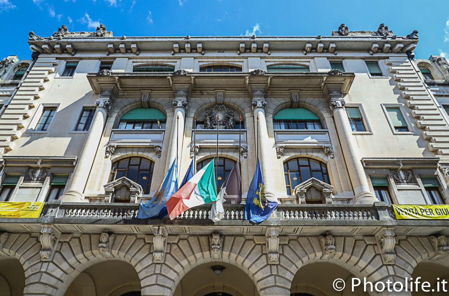 MINUTO DI SILENZIO DEL SINDACO E DELLA GIUNTA