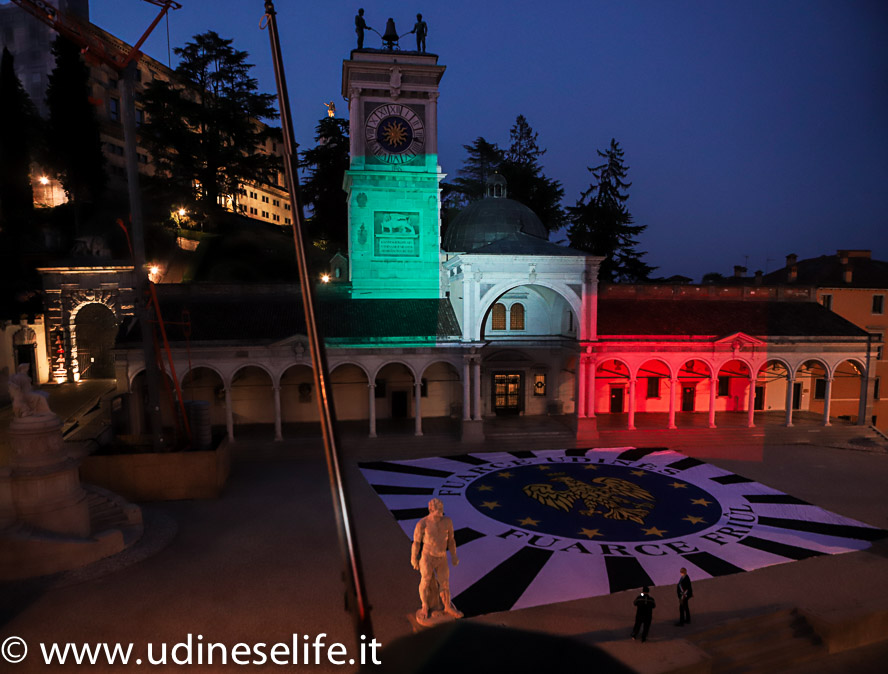 ILLUMINAZIONE TRICOLORE SULLA LOGGIA DI SAN GIOVANNI