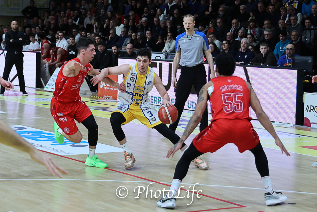 UEB GESTECO CIVIDALE Marangon 7, Lamb 13, Redivo 12, Miani 12, Mastellari 5, Rota (k) 8, Furin n.e., Campani 4, Begni n.e., Berti 6, Dell’Agnello 14. Allenatore: Stefano Pillastrini Vice: Federico Vecchi e Alessandro Zamparini