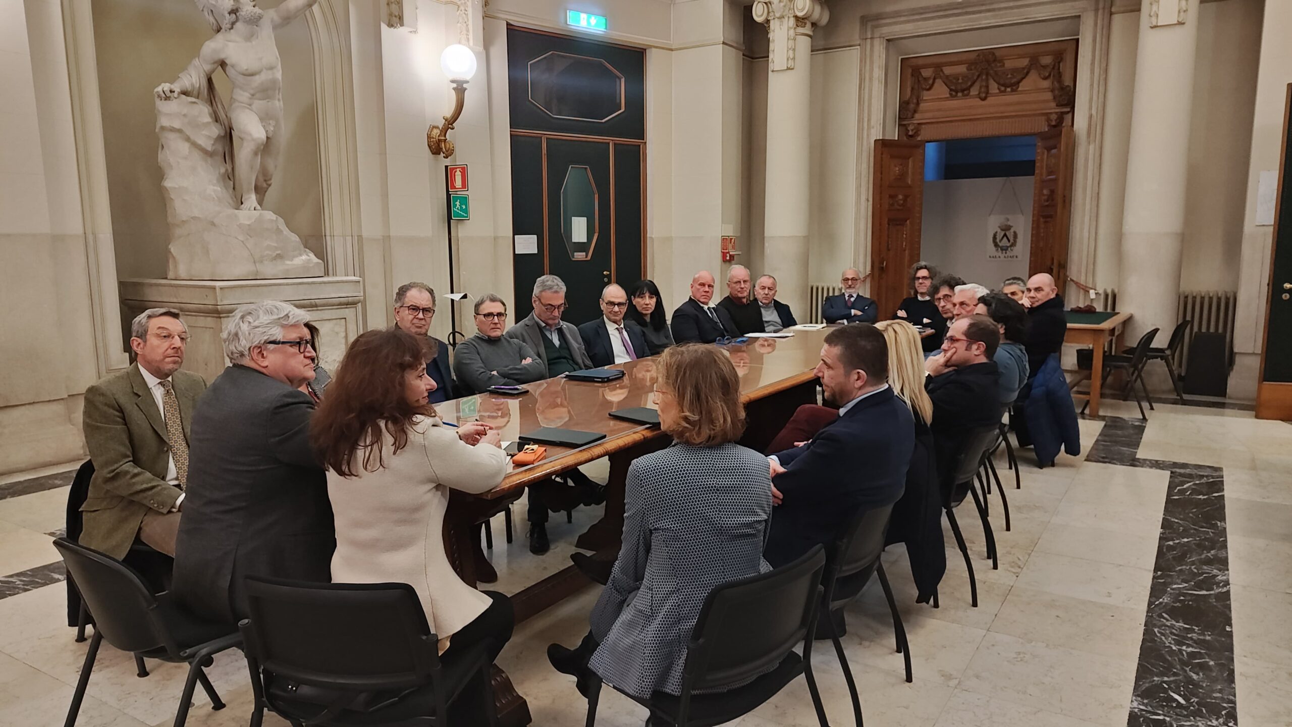 Il Sindaco De Toni ha recentemente incontrato gli ordini professionali della città per discutere una serie di questioni rilevanti per la comunità e per la professione. Tra i temi affrontati potrebbero esserci la collaborazione tra l'amministrazione comunale e gli ordini professionali, le politiche urbane, l'urbanistica, la salute pubblica, la sicurezza, e altri argomenti di interesse comune. Gli incontri tra il Sindaco e gli ordini professionali sono importanti per favorire il dialogo e la cooperazione tra l'amministrazione e i professionisti locali al fine di promuovere lo sviluppo sostenibile e il benessere della città.