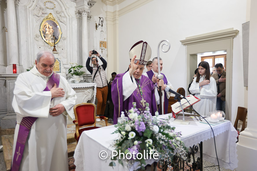 ESTOSA E PARTECIPATA CERIMONIA PER L'EREZIONE DIMADONNA D'AIUTO DI CORNO DI ROSAZZO A SANTUARIO DIOCESANO