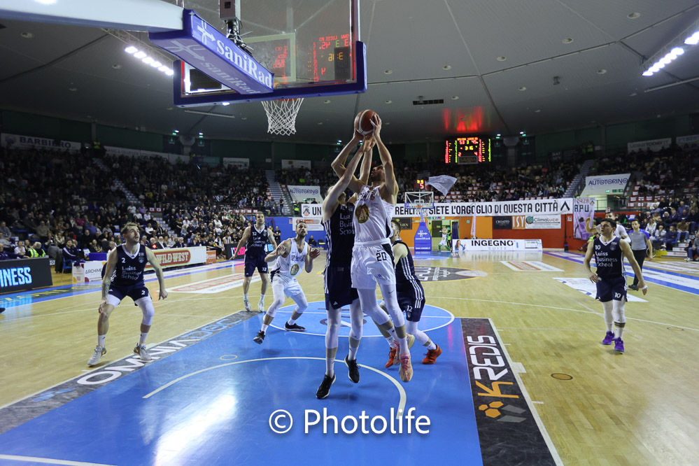 APU Old Wild West Udine  batte Treviglio  73-65