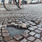 Momenti di paura per le strade rotte a Udine centro