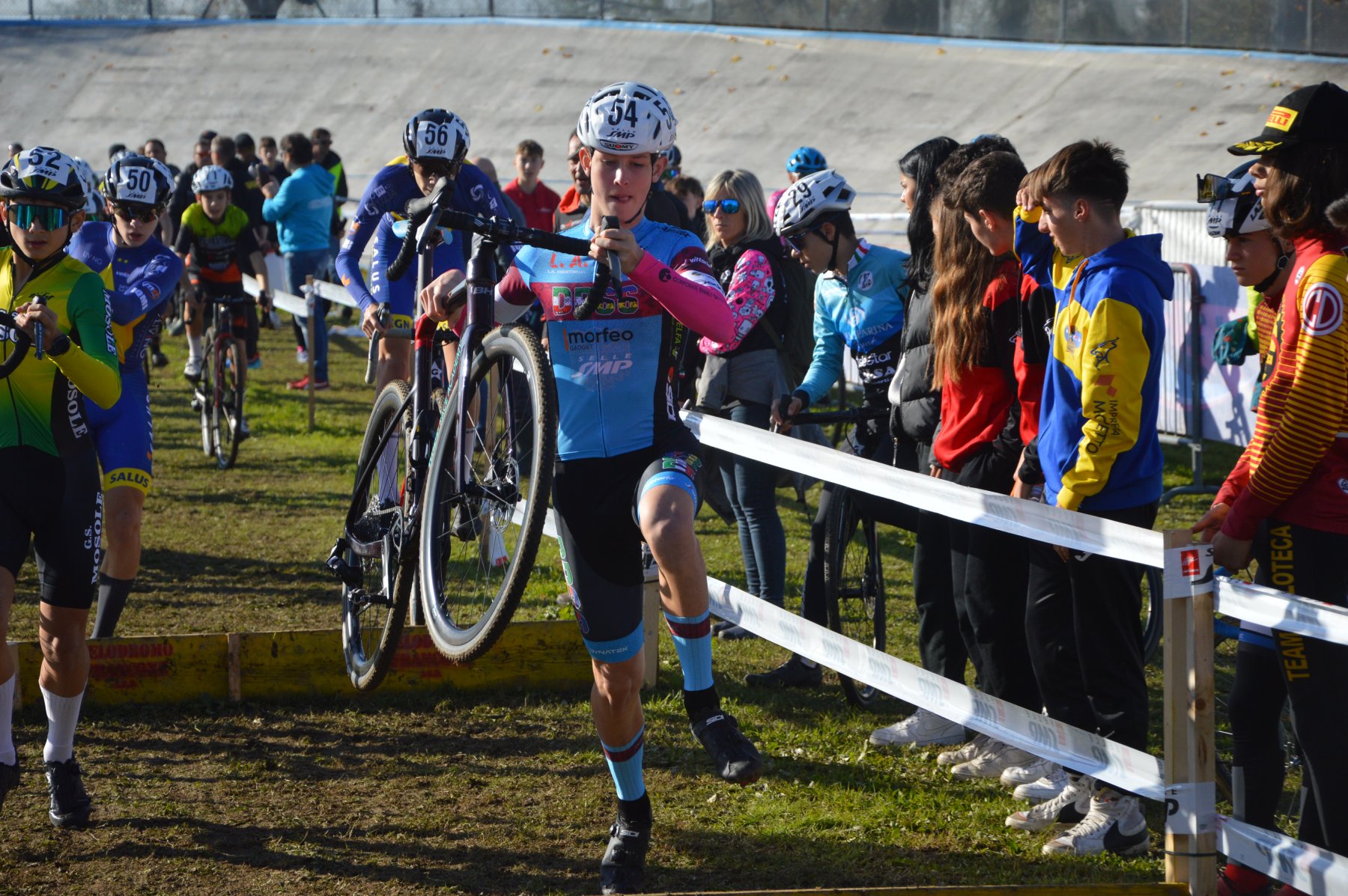 TOMMASO TABOTTA, ALICE PAPO E LA JUNIOR ILARIA TAMBOSCO SUL PODIO DEL CX DEL BRENTA