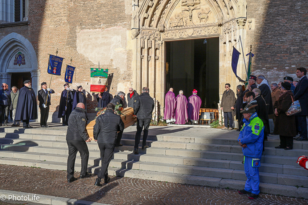 ORDINI DINASTICI, CAVALLERESCHI, ASSOCIAZIONI COMBATTENTISTICHE SULL’ATTENTI PER L’ULTIMO SALUTO AD ALESSANDRO BERGHINZ